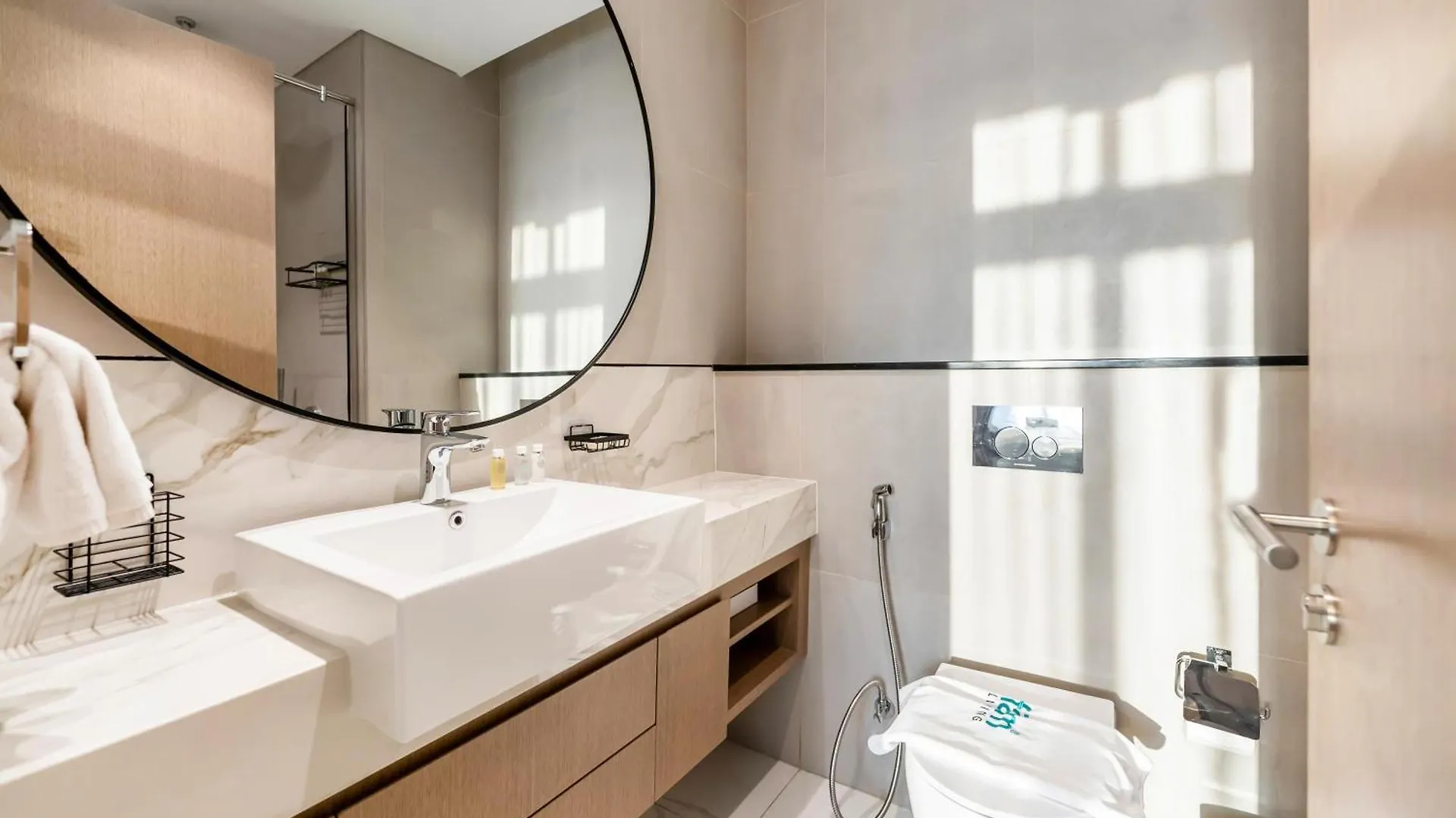 Fam Living - Elegant Stay In Azizi Greenfield Dubai Apartment