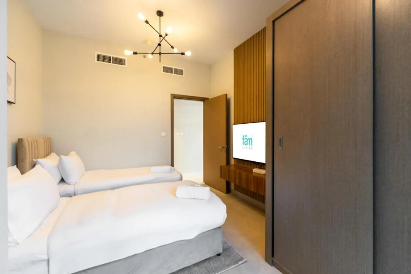 Fam Living - Elegant Stay In Azizi Greenfield Dubaï